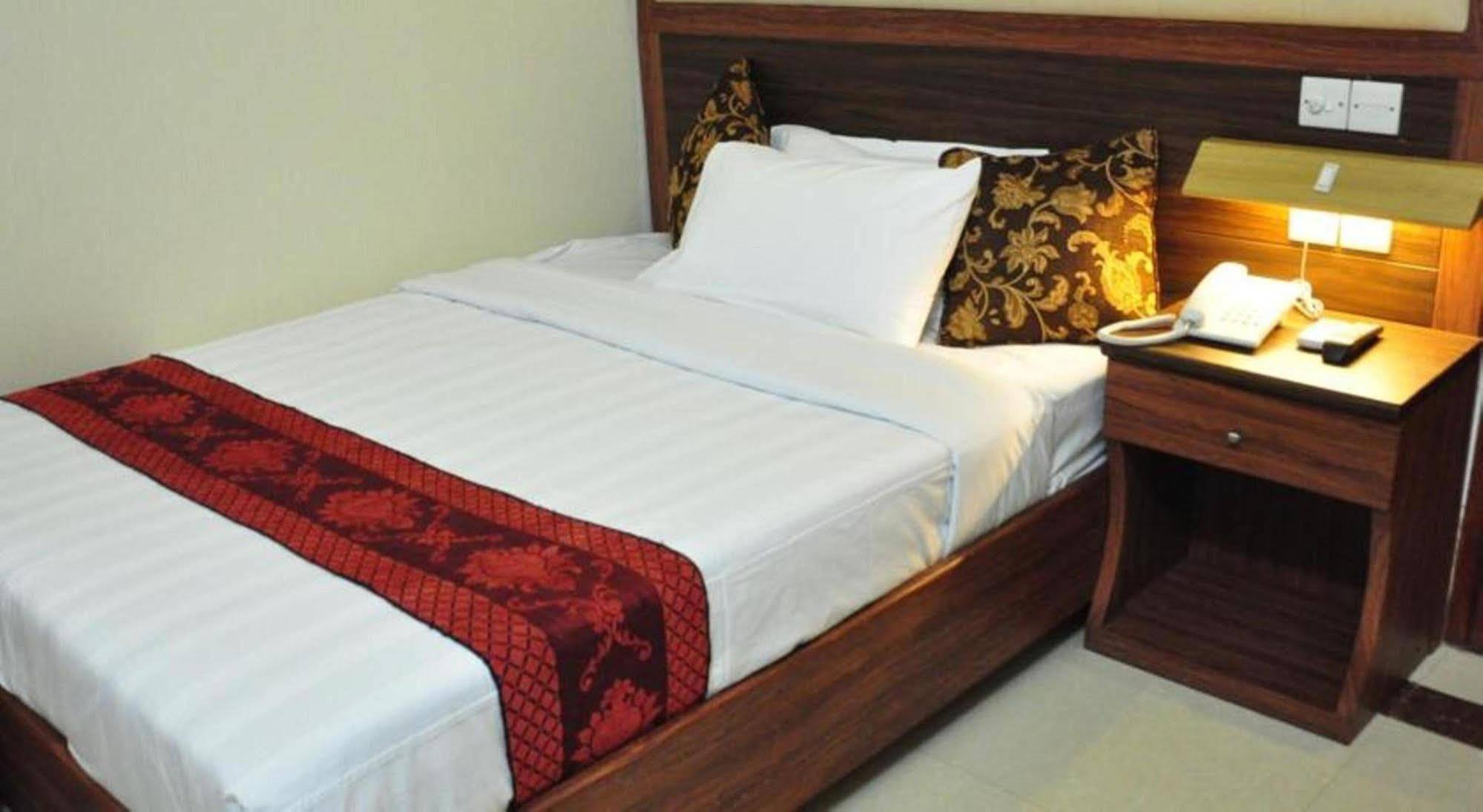 Marino Hotel - Best Near Airport Dháka Exteriér fotografie